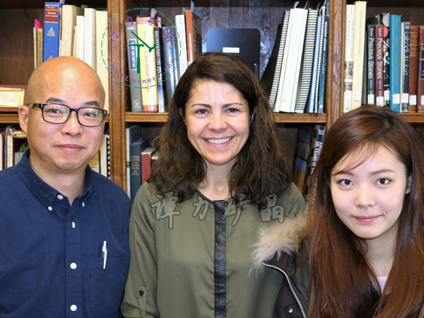 哈佛大學(xué)礦物博物館館長(zhǎng)（中）Raquel-Alonso-Perez拉奎爾·阿隆索·佩雷斯，譚力（左），譚格格（右）